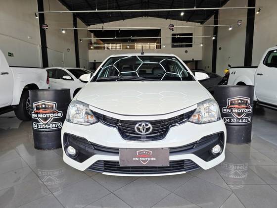 TOYOTA ETIOS 1.5 PLATINUM SEDAN 16V FLEX 4P AUTOMÁTICO
